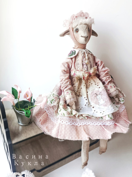Овечка Лора. Интерьерная игрушка. 4