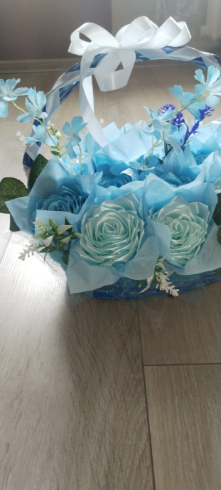 Корзина роз из атласных лент 7