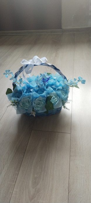 Корзина роз из атласных лент 0