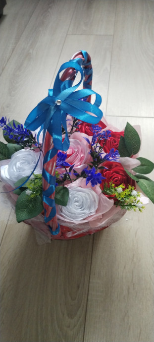 Корзина роз из атласных 3