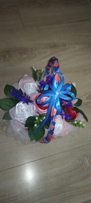 Корзина роз из атласных 1