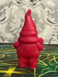 Свеча "Гном с сердцем" 3